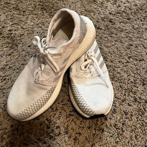 Women’s athletic shoes